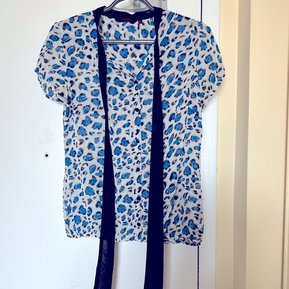 Leopard print top in size medium - Picture 6 of 6